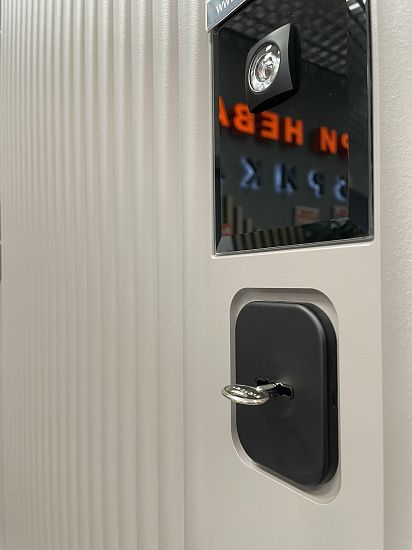 Входная дверь  