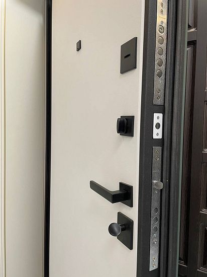 Входная дверь  